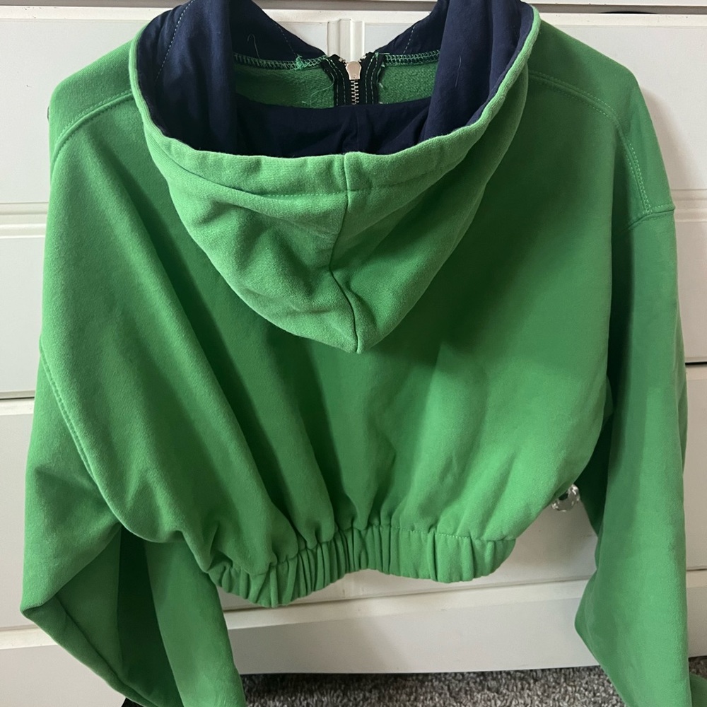 adika los angeles cropped sweatshirt